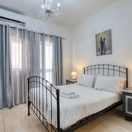 Spacious Maisonette With Terrace And Balconies, Marsaskala Апартаменты