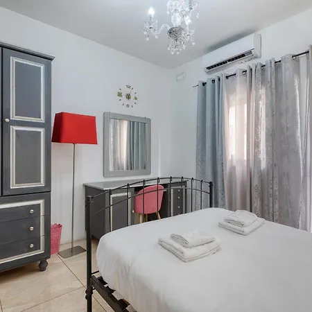 Spacious Maisonette With Terrace And Balconies, Marsaskala Апартаменты