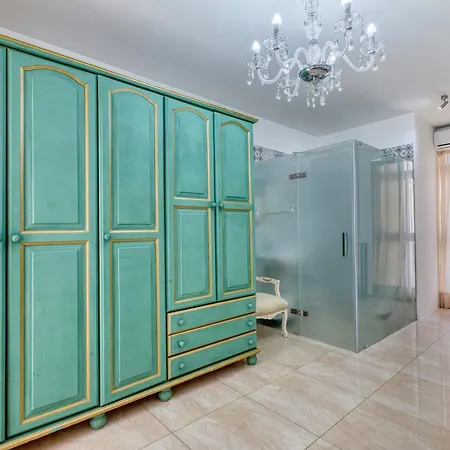 Spacious Maisonette With Terrace And Balconies, Marsaskala