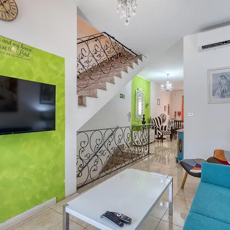 Spacious Maisonette With Terrace And Balconies, Marsaskala