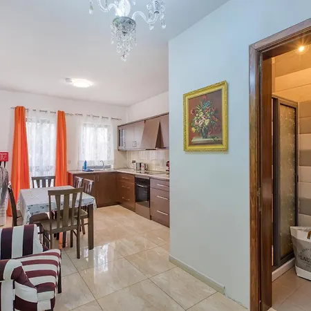 Spacious Maisonette With Terrace And Balconies, Marsaskala