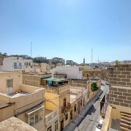 Spacious Maisonette With Terrace And Balconies, Marsaskala *