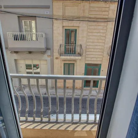 Апартаменты Spacious Maisonette With Terrace And Balconies, Marsaskala Iz-Zlielaq