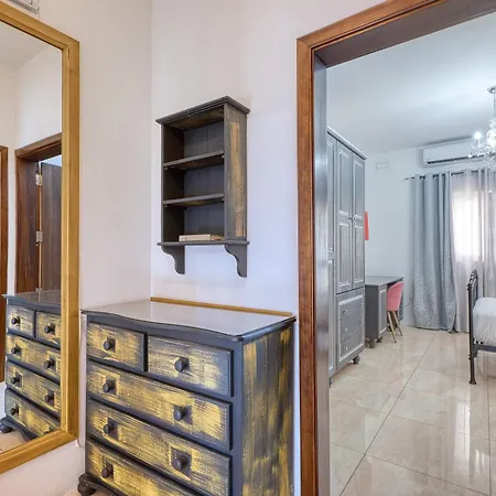 Апартаменты Spacious Maisonette With Terrace And Balconies, Marsaskala Iz-Zlielaq