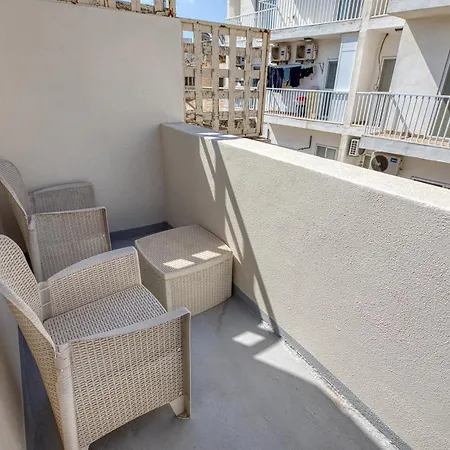 Spacious Maisonette With Terrace And Balconies, Marsaskala