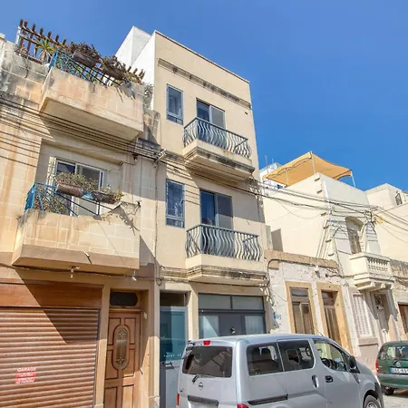 Spacious Maisonette With Terrace And Balconies, Marsaskala *